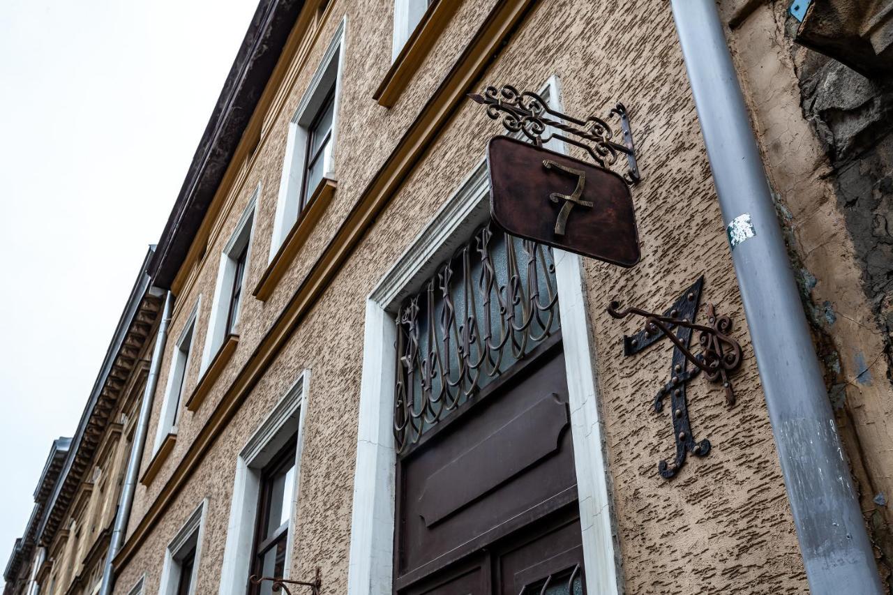 Hostel Seven Lwów Zewnętrze zdjęcie