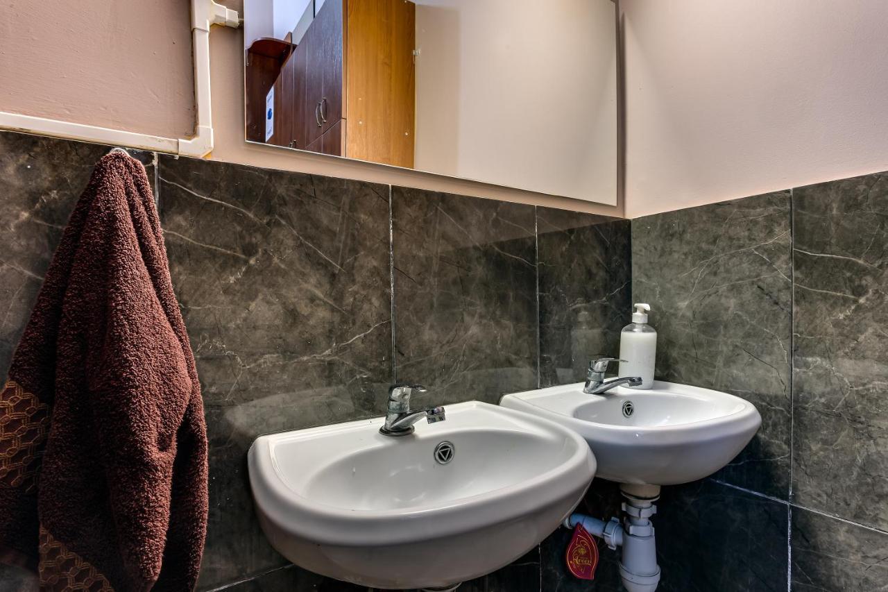 Hostel Seven Lwów Zewnętrze zdjęcie